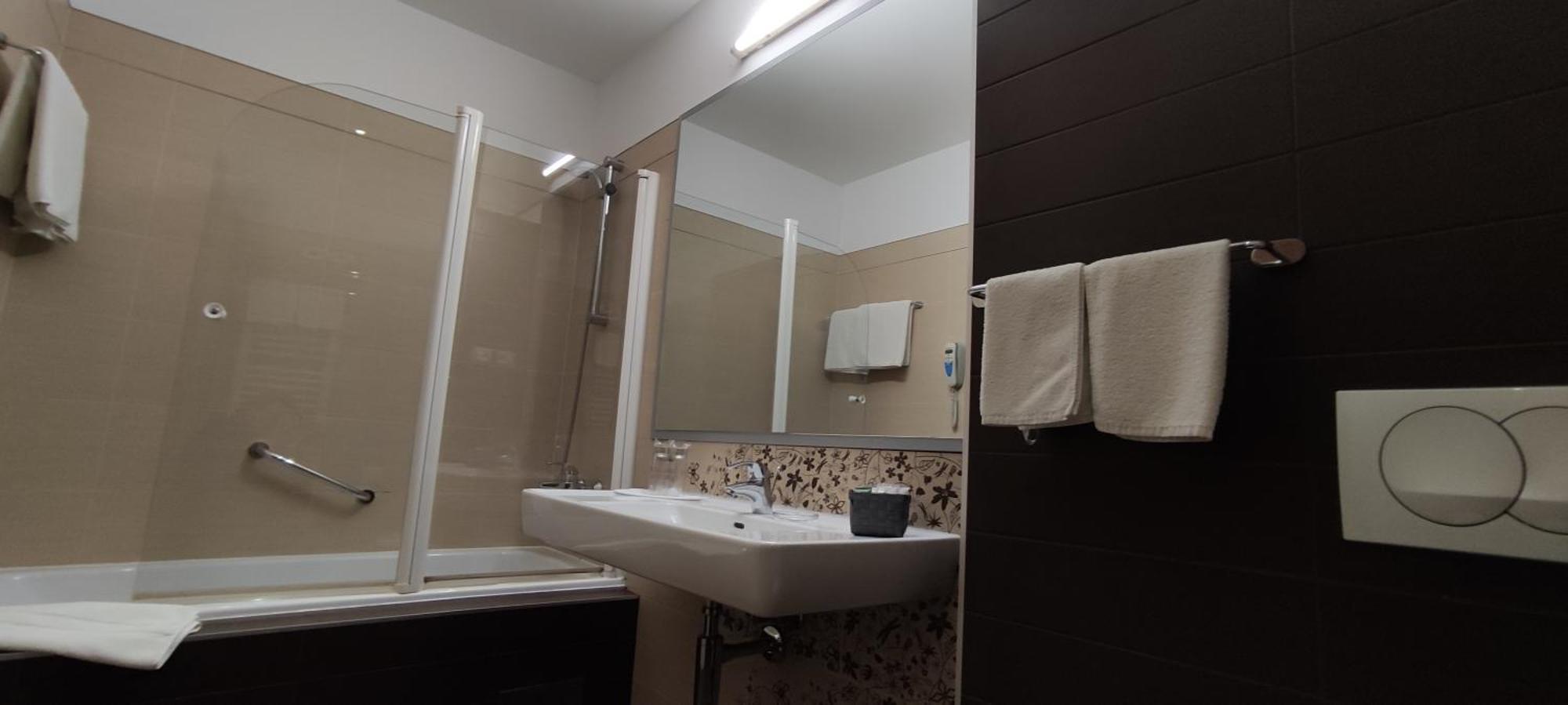 Hotel Lipa Постира Экстерьер фото