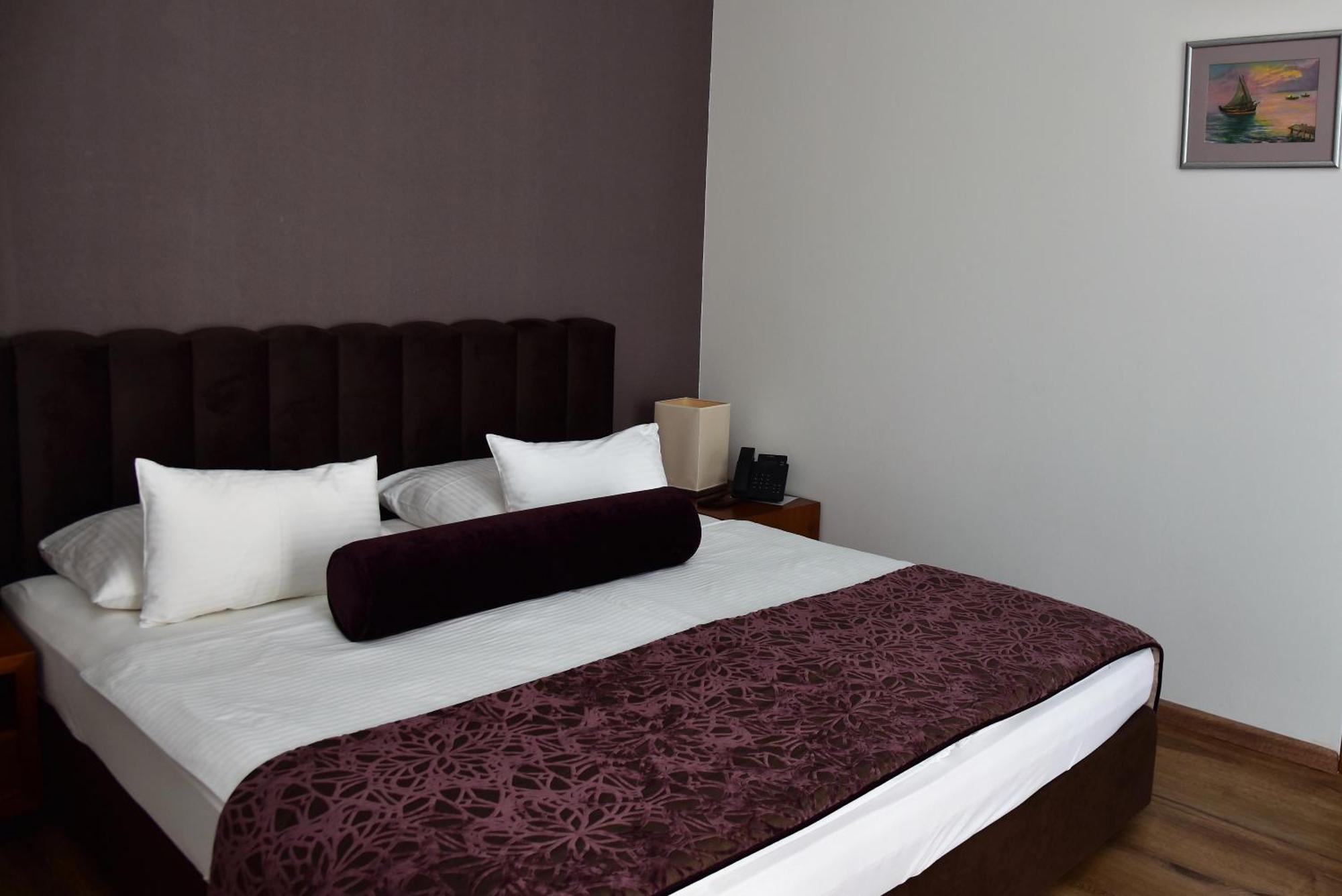 Hotel Lipa Постира Экстерьер фото