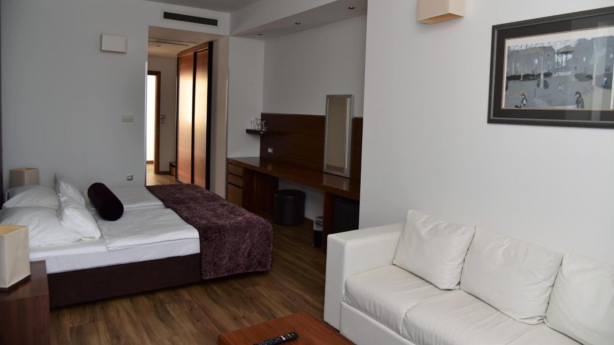 Hotel Lipa Постира Экстерьер фото