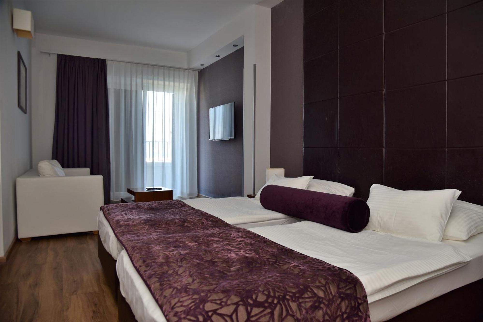 Hotel Lipa Постира Экстерьер фото
