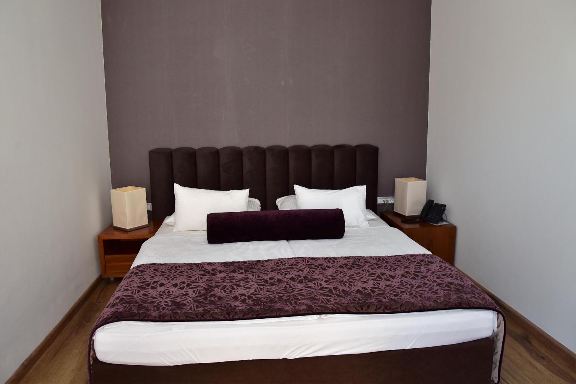 Hotel Lipa Постира Экстерьер фото
