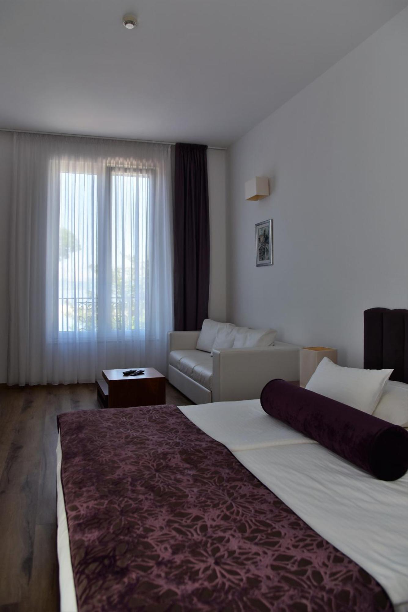 Hotel Lipa Постира Экстерьер фото