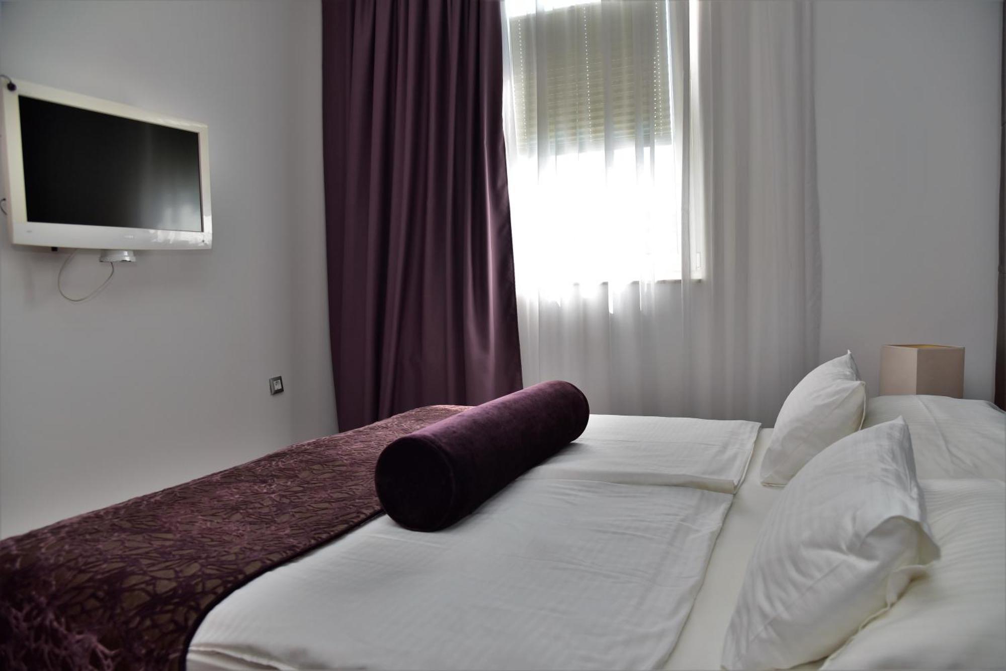 Hotel Lipa Постира Экстерьер фото