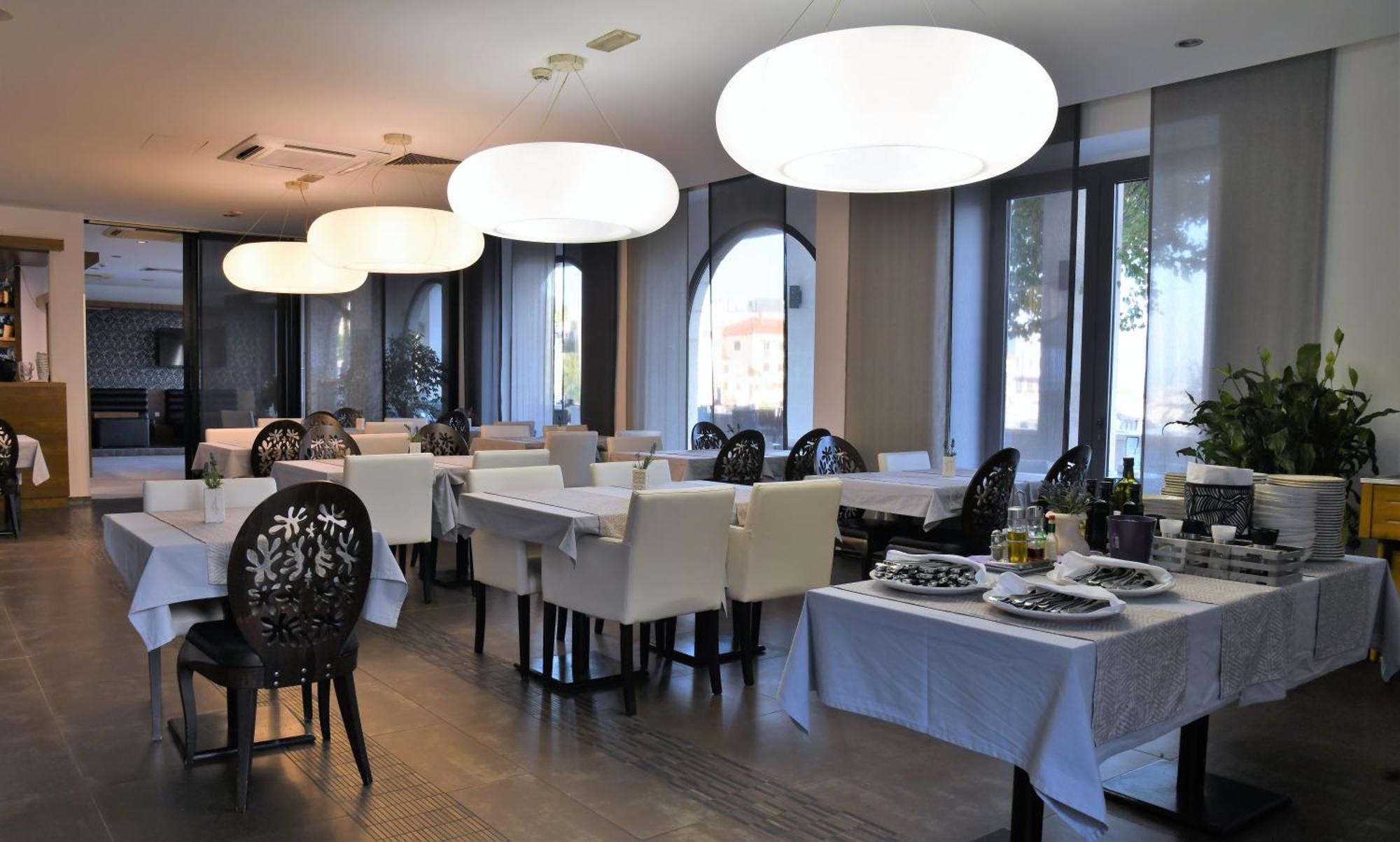 Hotel Lipa Постира Экстерьер фото