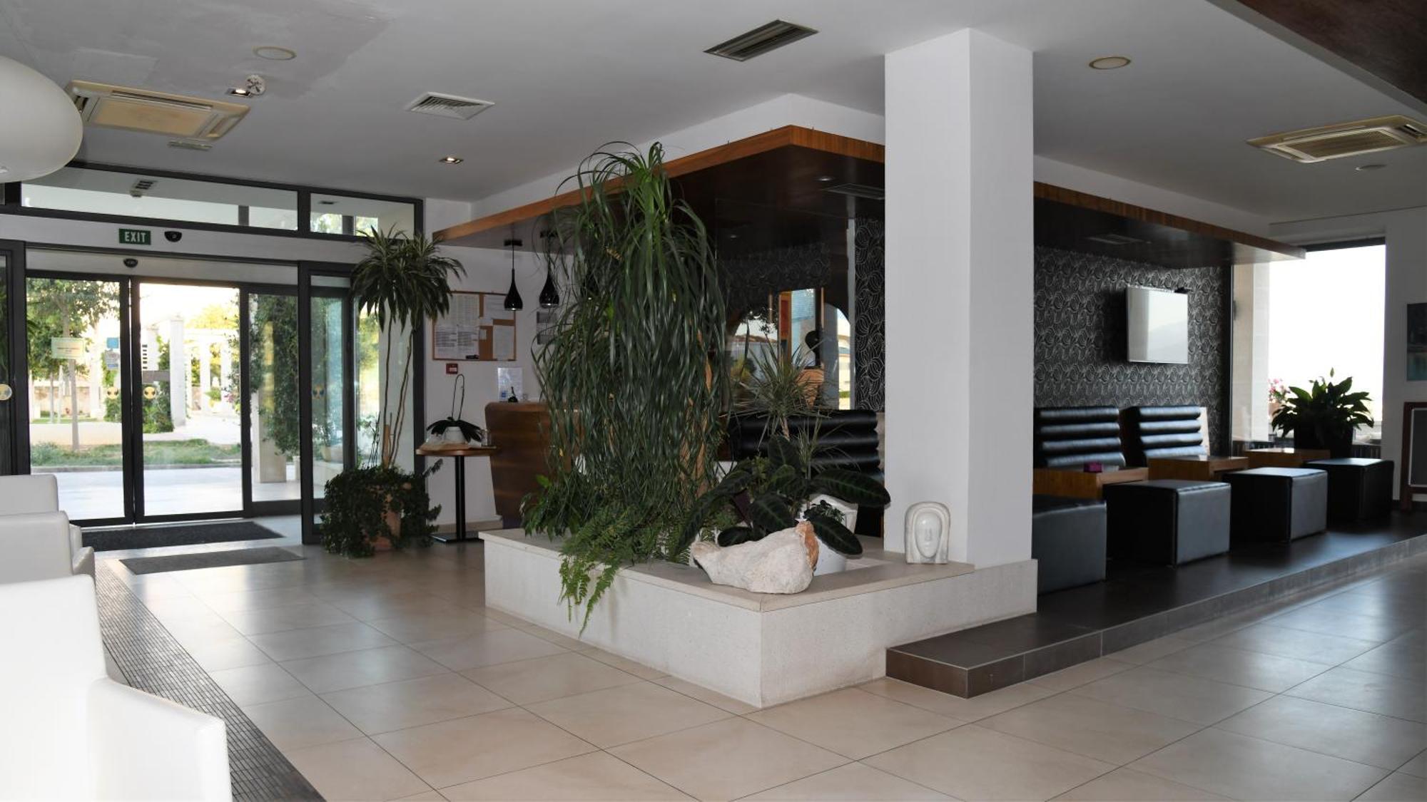 Hotel Lipa Постира Экстерьер фото