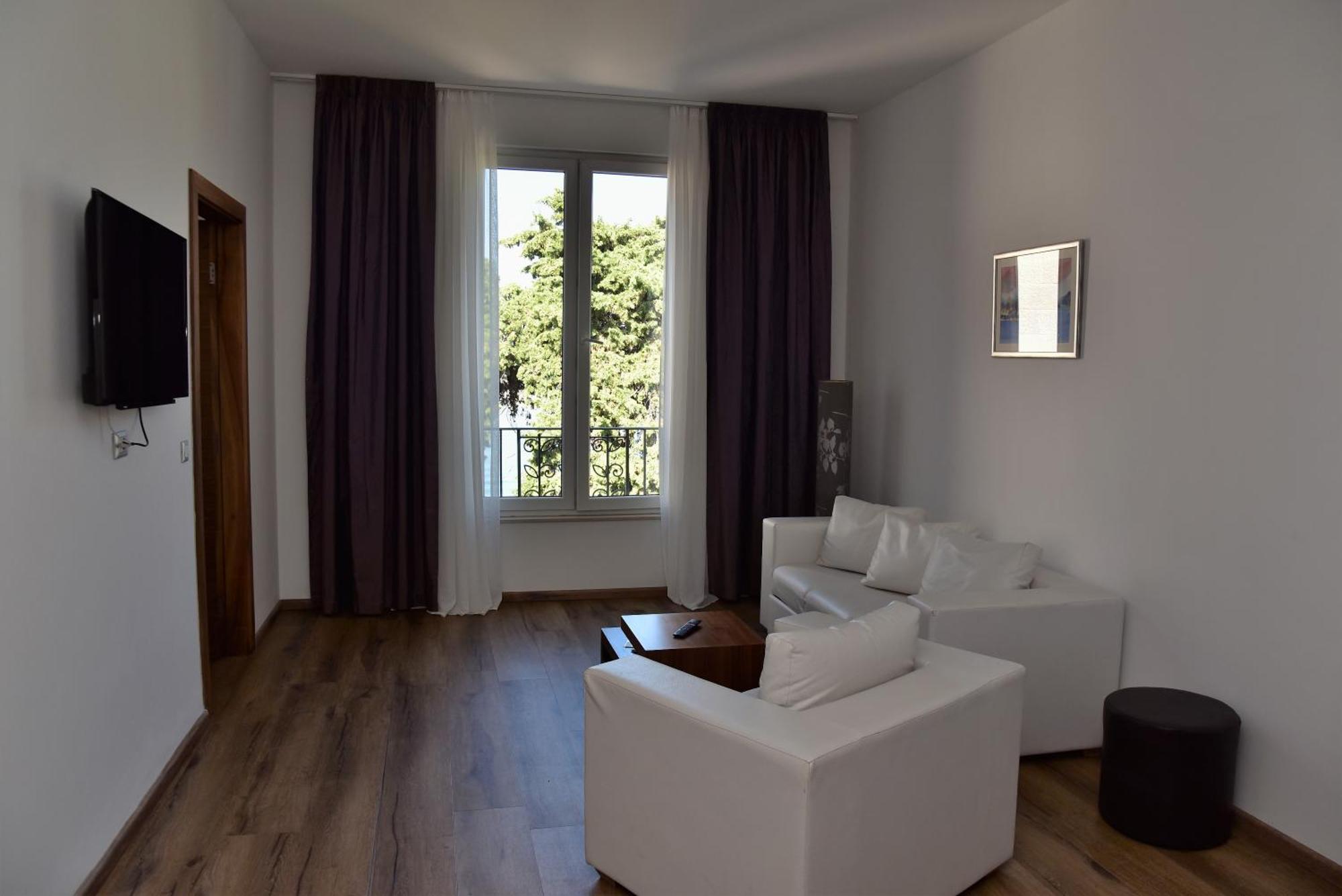 Hotel Lipa Постира Экстерьер фото