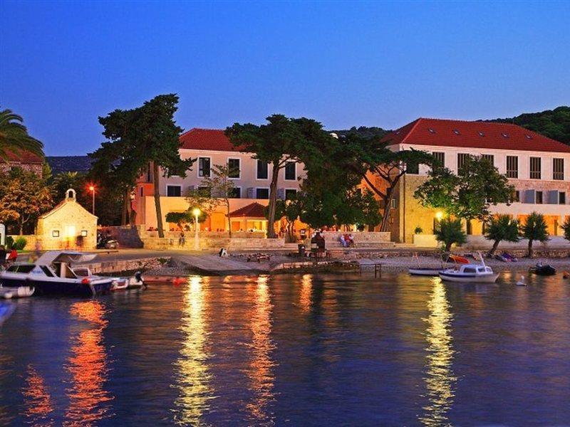 Hotel Lipa Постира Экстерьер фото